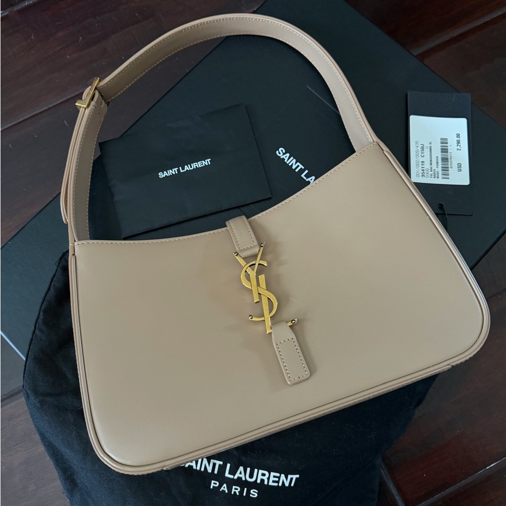 Saint Laurent
Le 5 A 7 YSL Hobo Bag